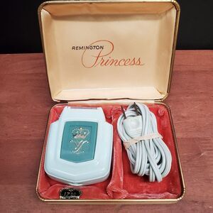 Vintage Remington Princess Ladies Shaver Circa Late 1950's with Case